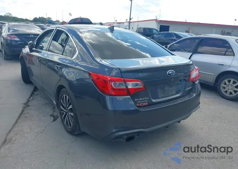2018 Subaru Legacy 2.5I Premium z USA, uszkodzony, nr VIN 4S3BNAF60J3038808
